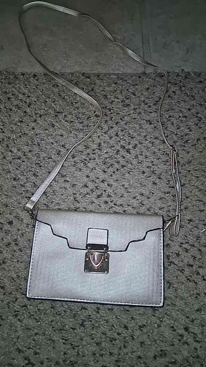 purses and wallets   i will ship and I have cashapp - Bartow, Florida - FleaMarketBay