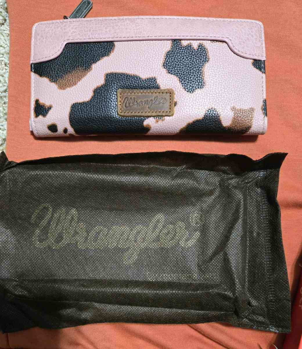 Wrangler Cow Print BiFold Wallet in Pink Cow print