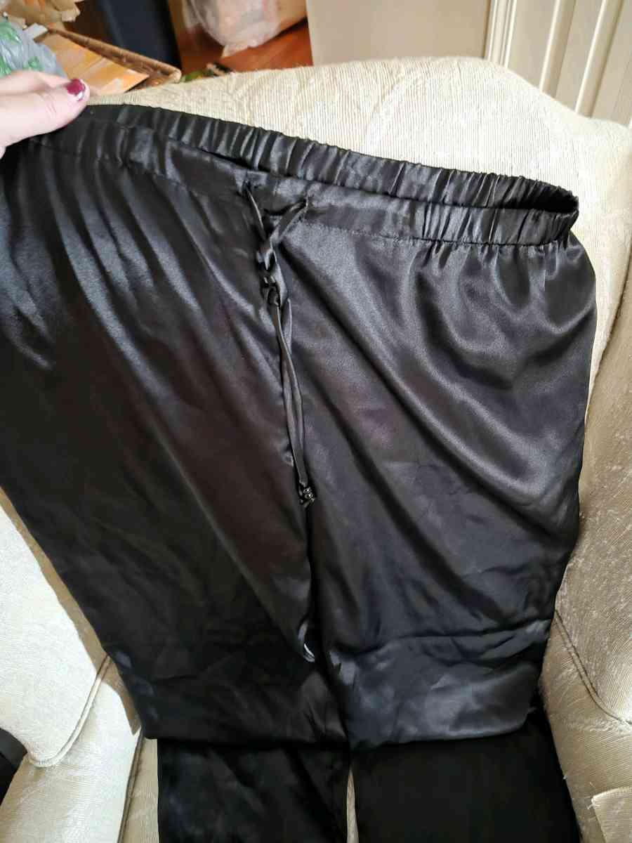 NWOT silky pajama pants size M - New Baltimore, Michigan - FleaMarketBay