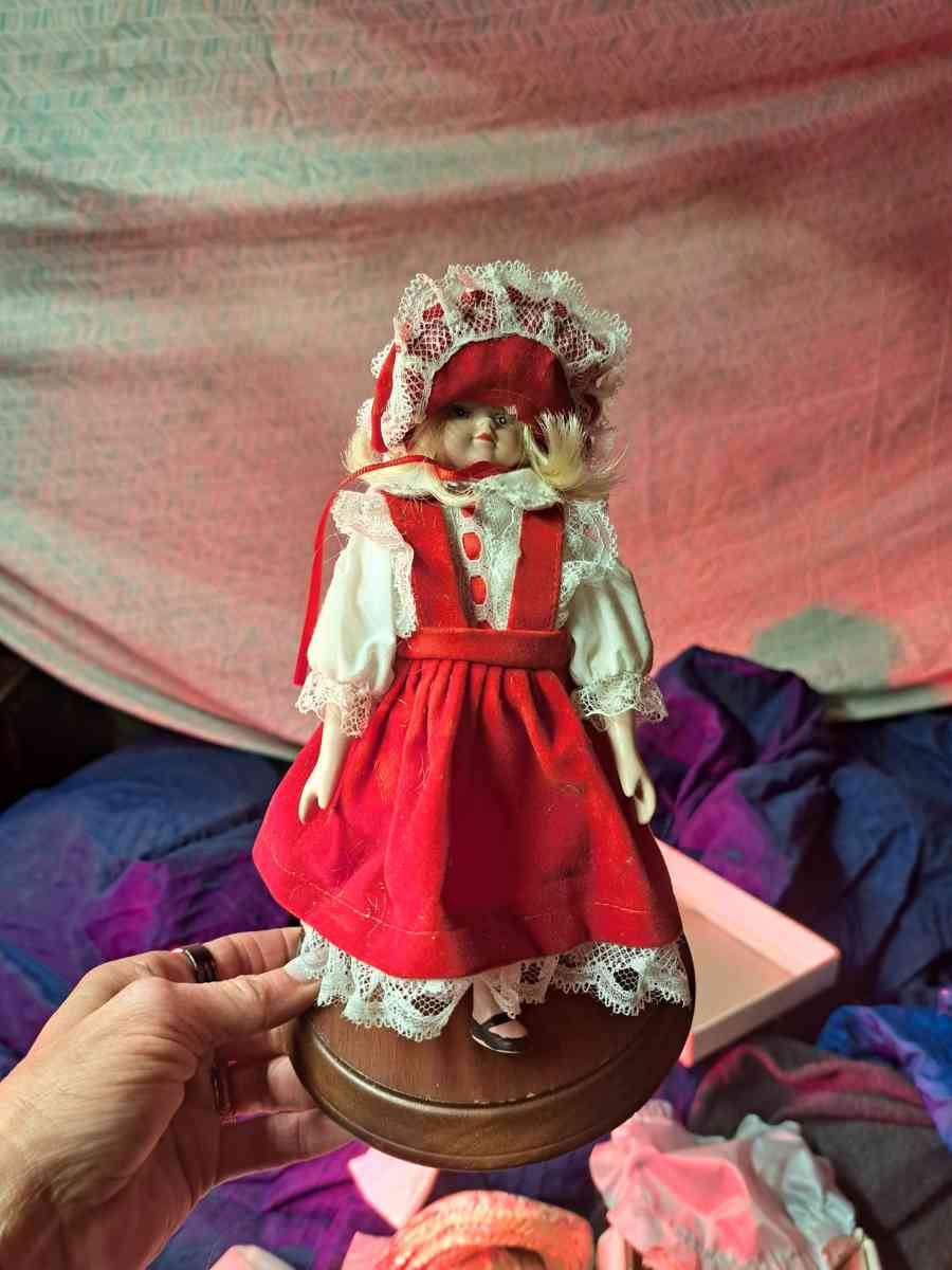 porcelain dolls that are new just some not in boxes - Turnerville, Georgia - FleaMarketBay