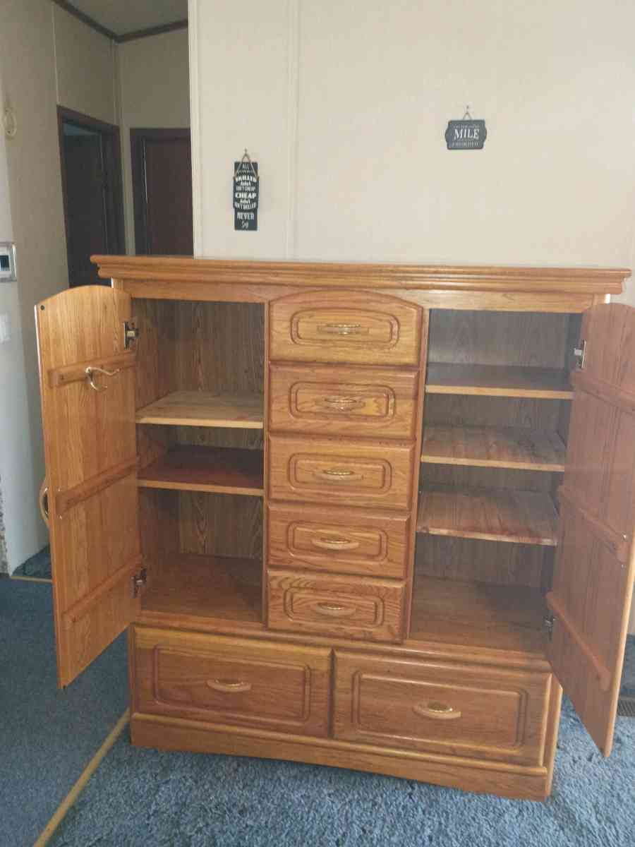 Bachelor Chest - Seymour, Indiana - FleaMarketBay