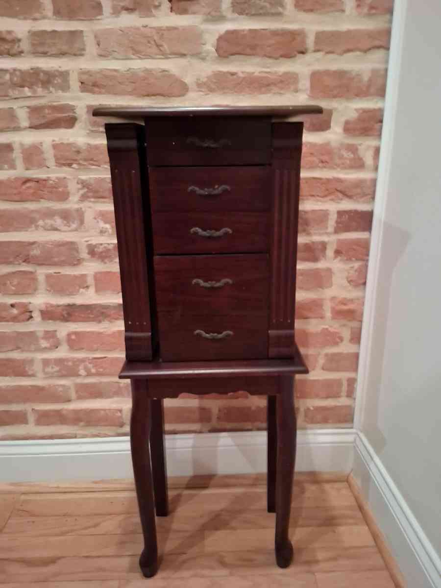 Wooden Standing Jewelry Box - Glen Burnie, Maryland