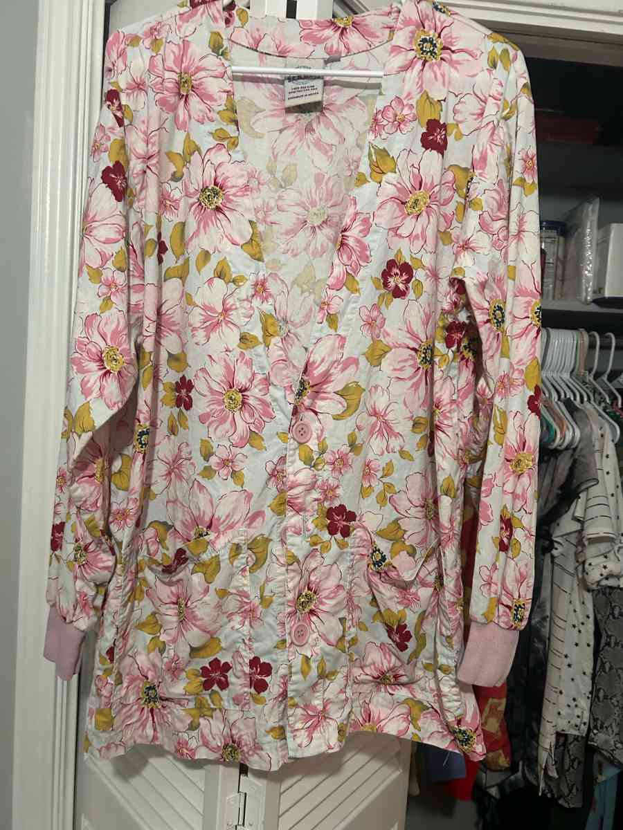 womens scrubs and medical jackets - Temple, Texas - FleaMarketBay