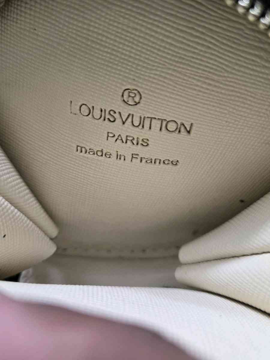 Louis Vuitton accessorie - San Antonio, Texas