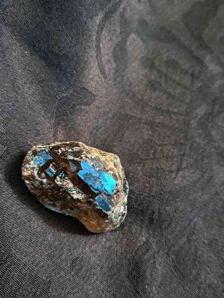 raw and beautiful stones and gemstones - Banner Elk, North Carolina - FleaMarketBay