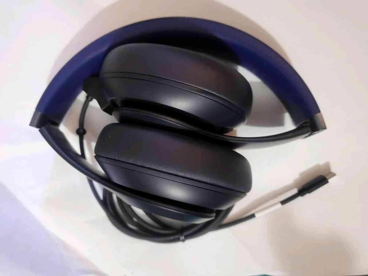 beats studio headphones new model with cords - Morongo Valley, California - FleaMarketBay