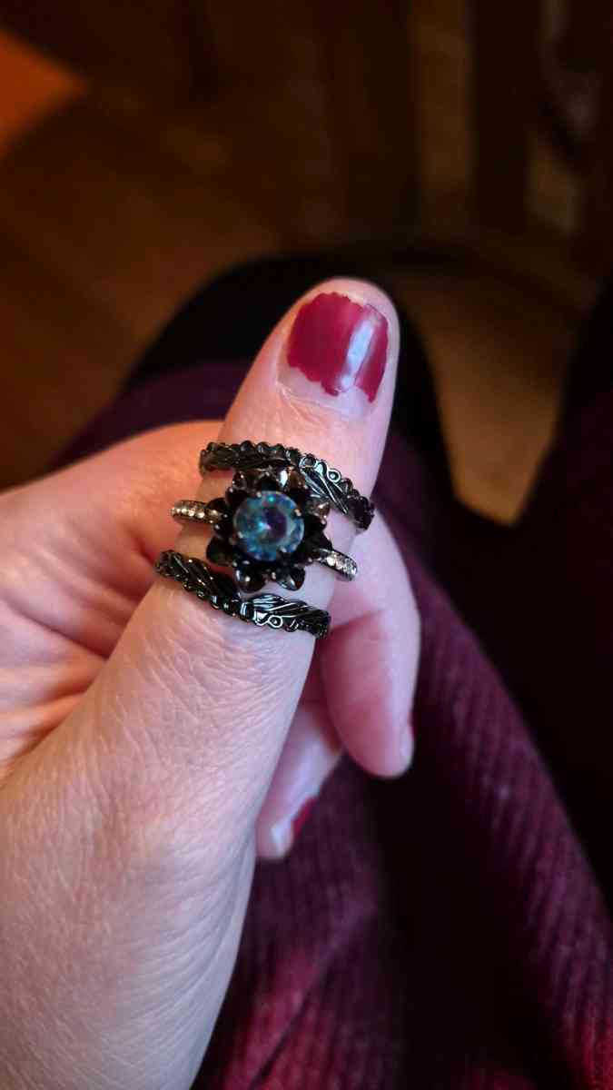 NEW flower and leaf 3pc ring set size 9 - New Baltimore, Michigan - FleaMarketBay