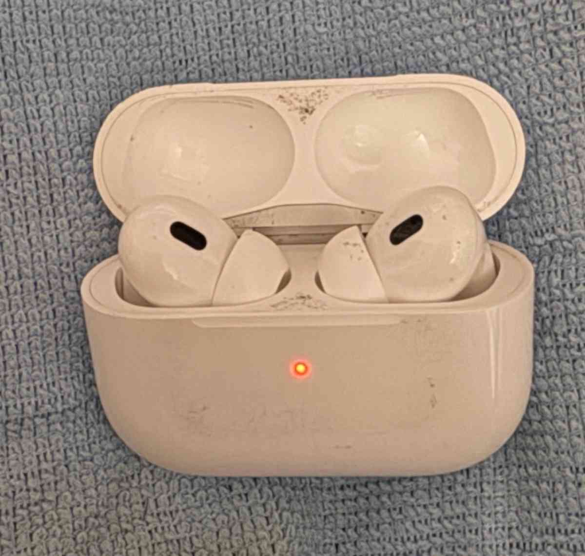 AirPods Pro 2nd generation with MagSafe Charging Case USBC