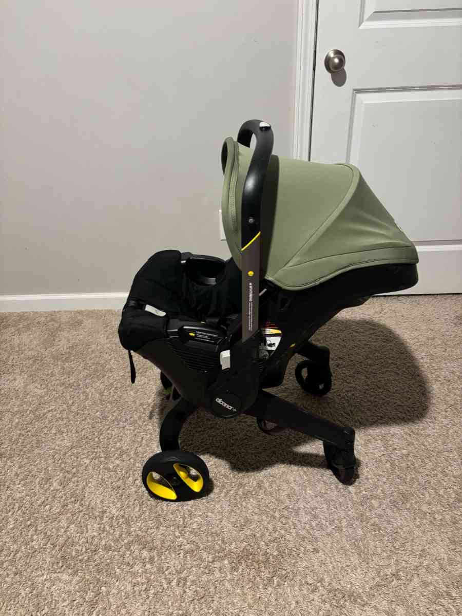 Doona Infant Car Seat Stroller  Green - Spartanburg, South Carolina - FleaMarketBay