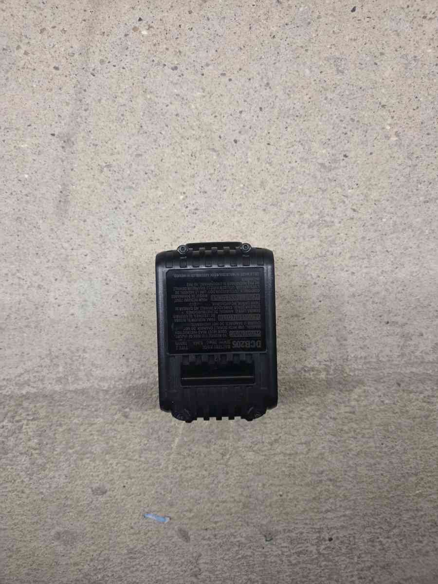 dewalt 5ah battery and charger - Falls Church, Virginia - FleaMarketBay
