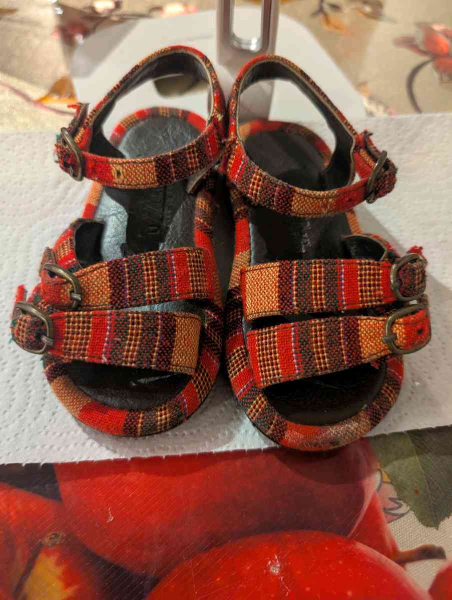 are small plaid fabric sandals for for girls size 5 - Morrisville, North Carolina