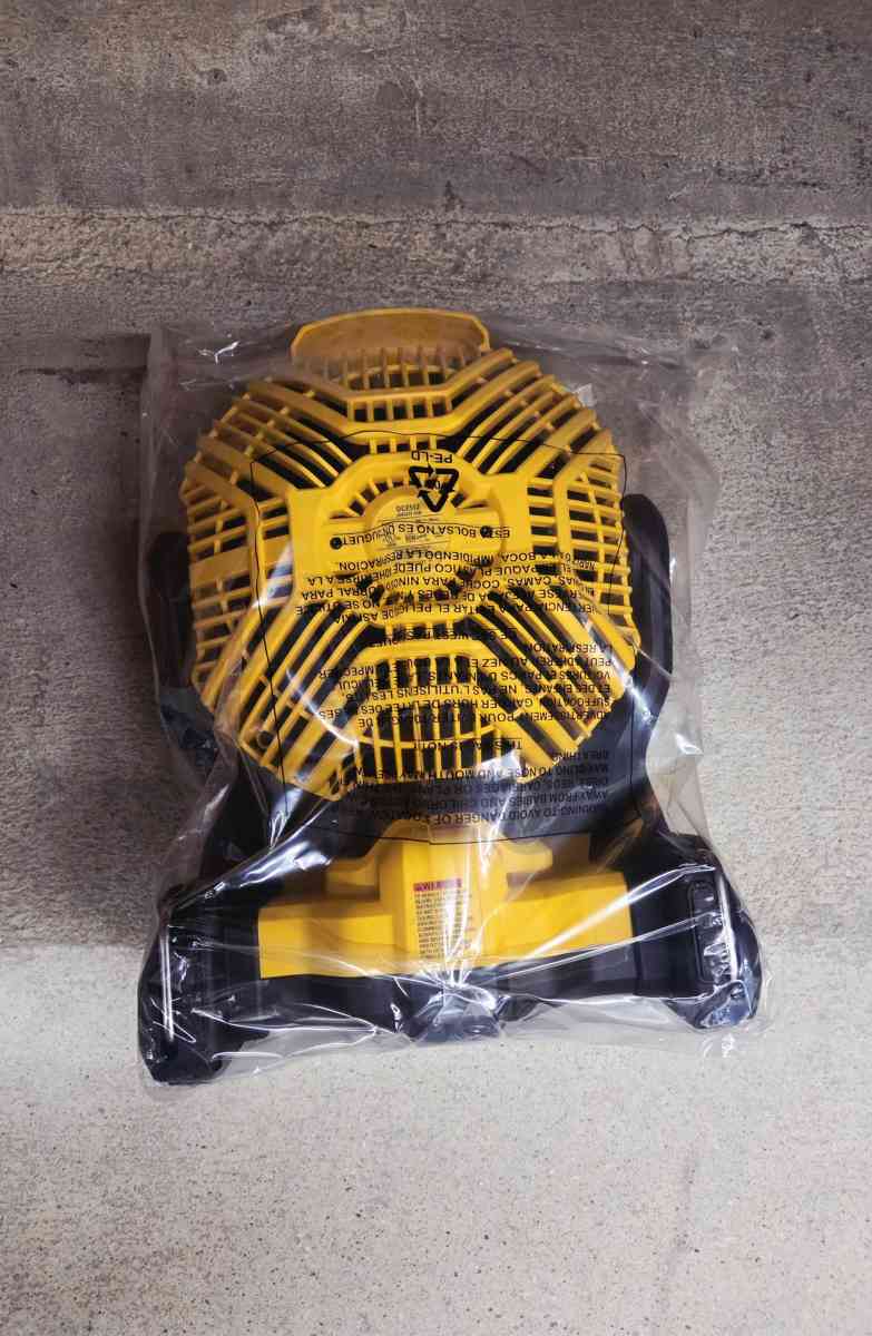 DEWALT 8in 20 Volt IndoorOutdoor  Jobsite Fan - Falls Church, Virginia - FleaMarketBay