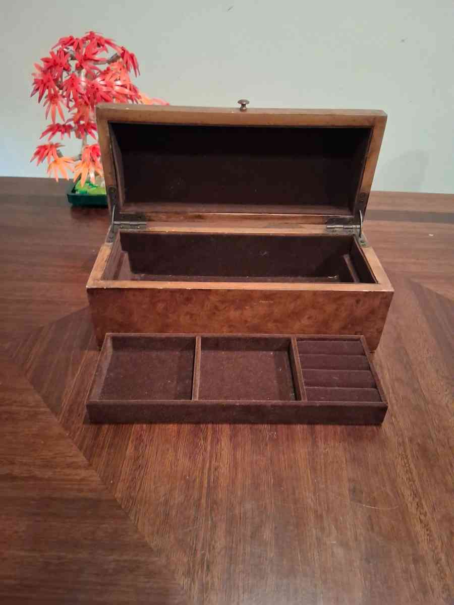 Ornate Wooden Jewelry Box - Glen Burnie, Maryland - FleaMarketBay