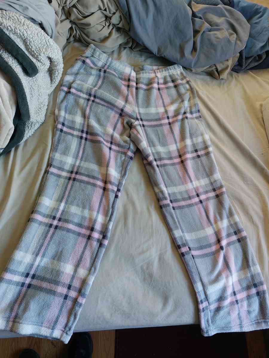 cozy pretty new outfit - Sedro Woolley, Washington - FleaMarketBay