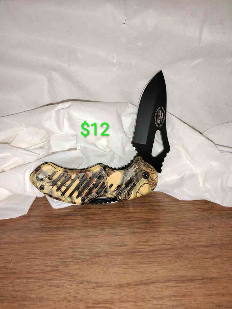 pocket knives 12 dollars each - Beckley, West Virginia - FleaMarketBay
