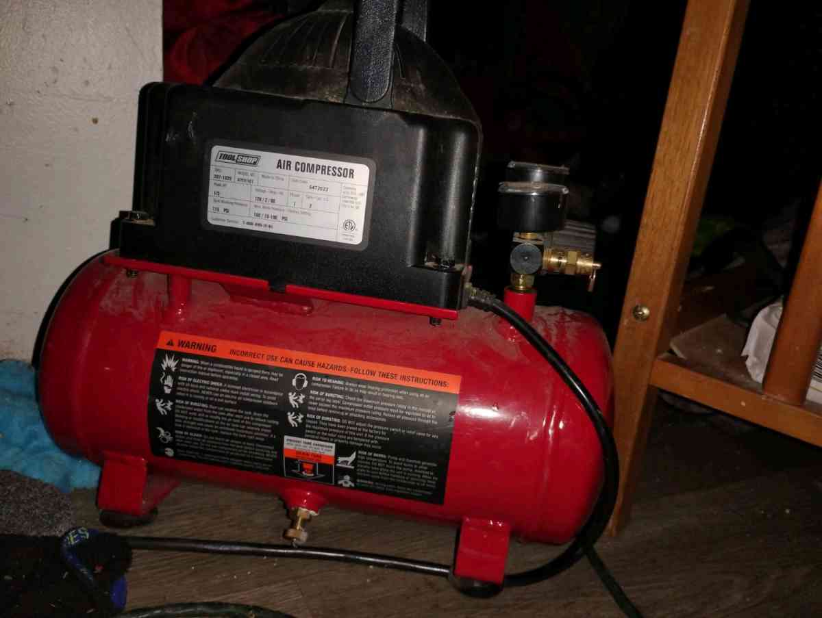 Tool Shop 2gallon portable electric air compressor - Saint Joseph, Missouri - FleaMarketBay