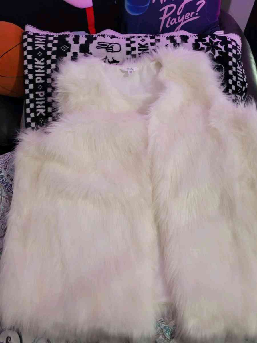 White Faux fur vest size 3x - Lexington, North Carolina - FleaMarketBay