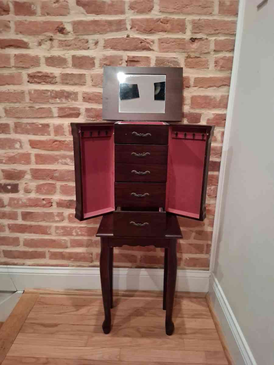 Wooden Standing Jewelry Box - Glen Burnie, Maryland - FleaMarketBay