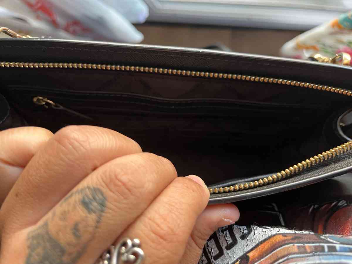 MK crossbody purse - San Antonio, Texas - FleaMarketBay