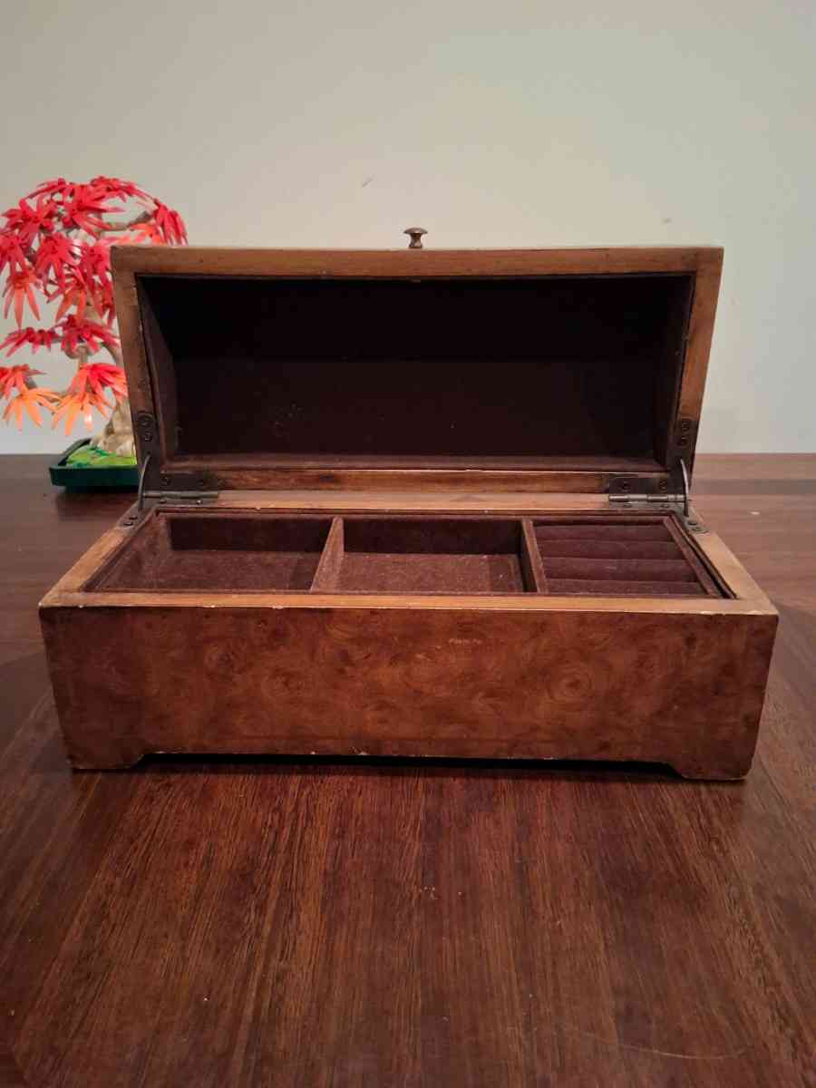 Ornate Wooden Jewelry Box - Glen Burnie, Maryland - FleaMarketBay