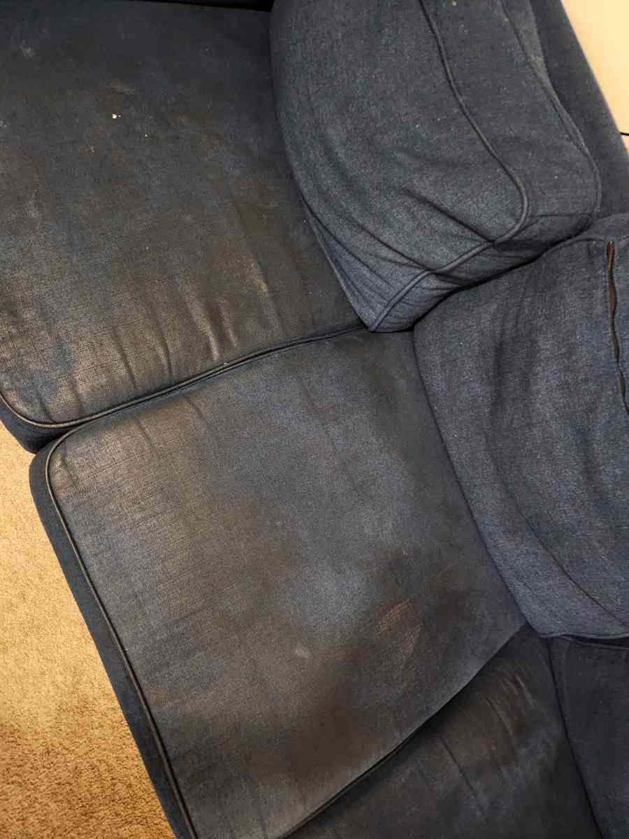 blue couch - Alicia, Arkansas - FleaMarketBay