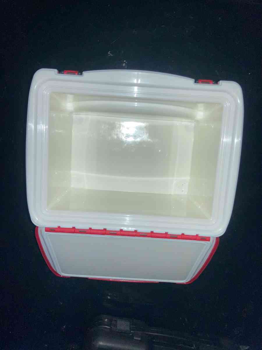 LC Mini Cooler - Essington, Pennsylvania - FleaMarketBay