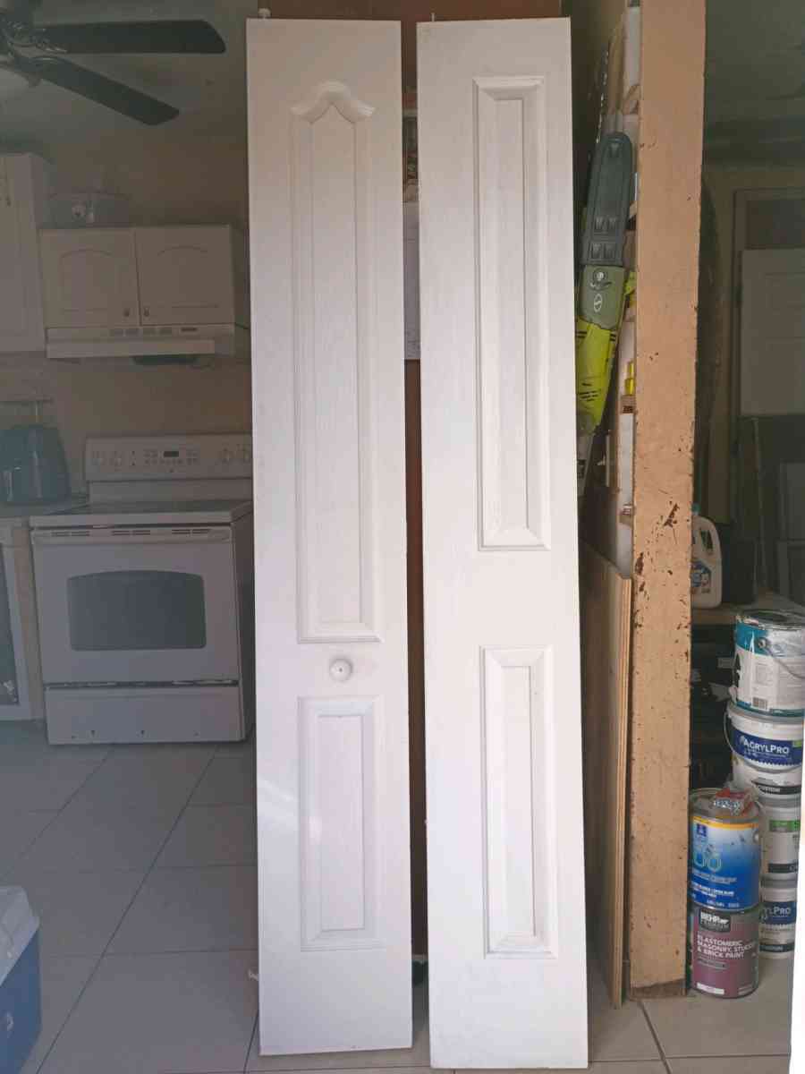 for sell 80 cash 24x80 bifold closet door  perfect condition