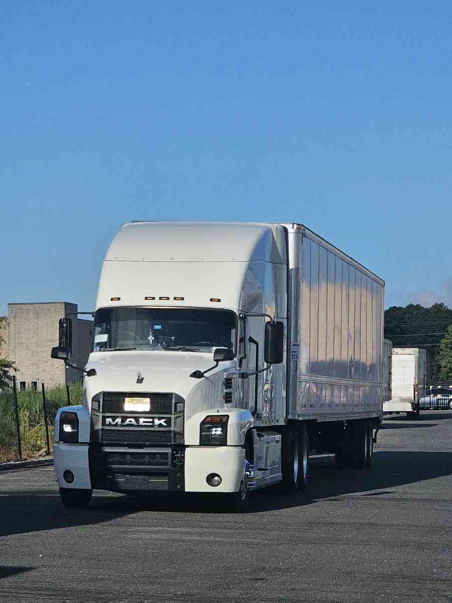 Mack Anthem 2020 white - Princeton, New Jersey - FleaMarketBay