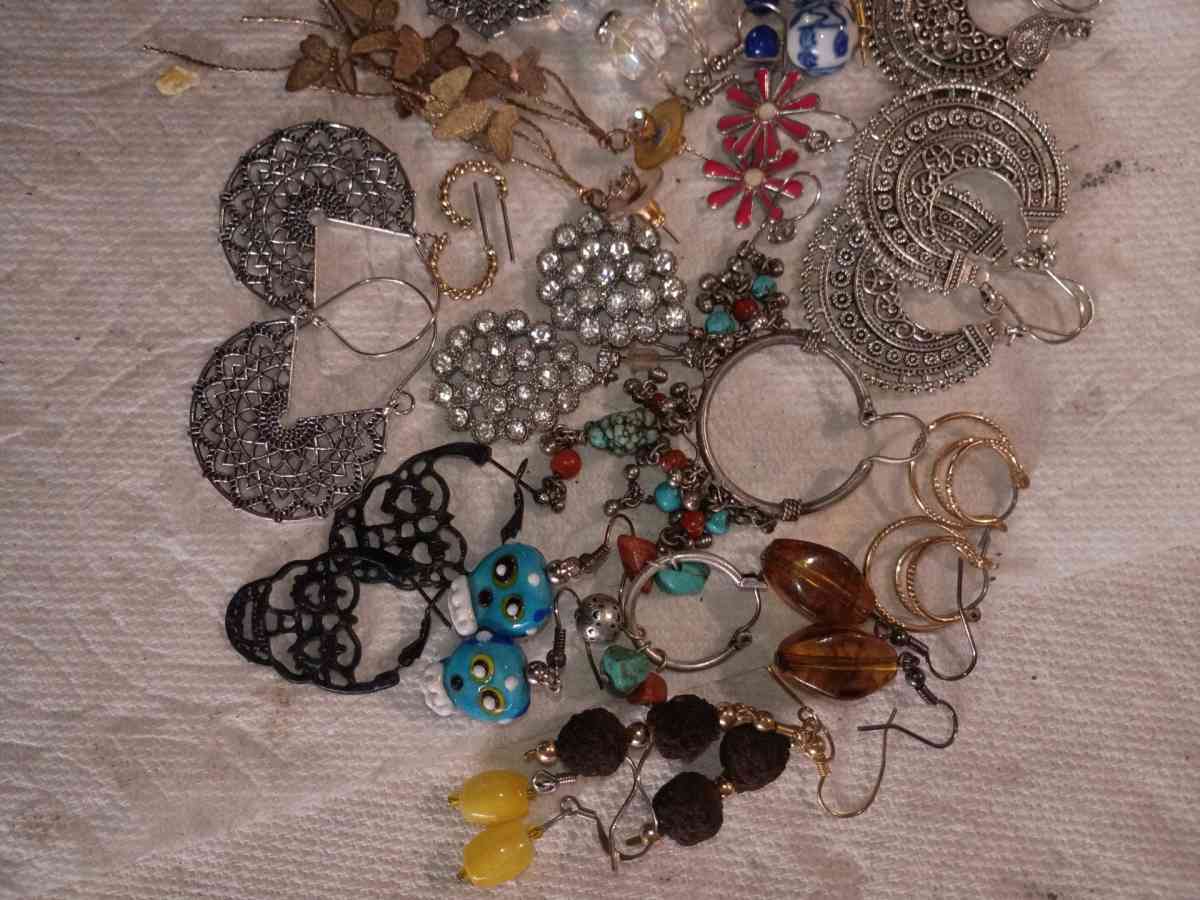 random earrings - Clatskanie, Oregon - FleaMarketBay