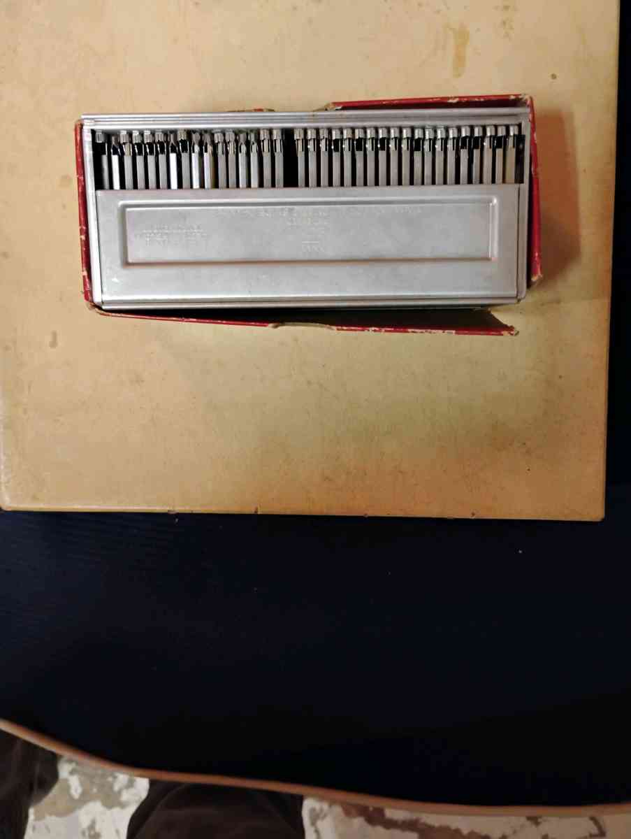 Red Magazine Slide Changer - Sioux City, Iowa - FleaMarketBay