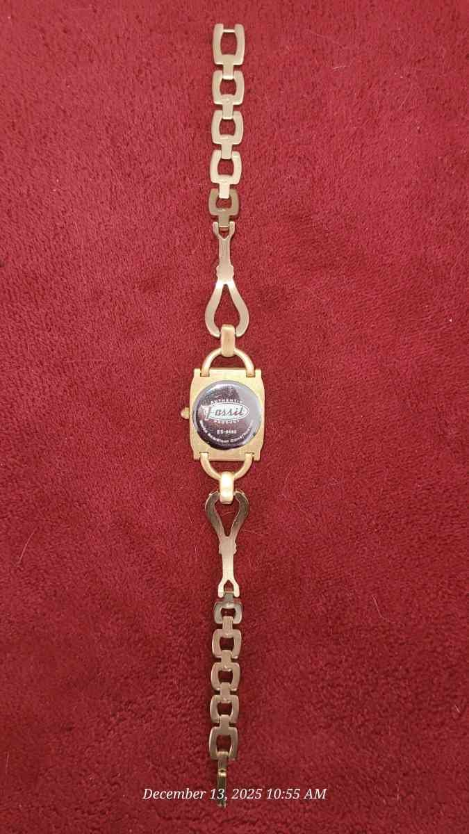 Vintage Fossil gold tone watch with case - Davidson, North Carolina - FleaMarketBay