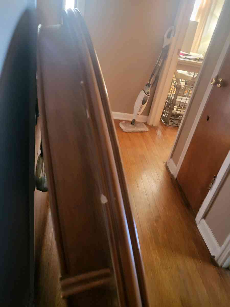 Beautiful Solid Wood Table - Memphis, Tennessee - FleaMarketBay