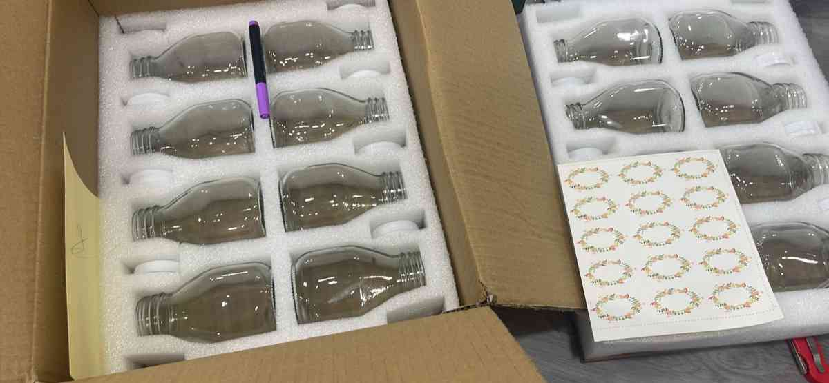 11oz Glass Milk Bottles 16 Pack Clear Bottles with Lids - Burlington, New Jersey - FleaMarketBay