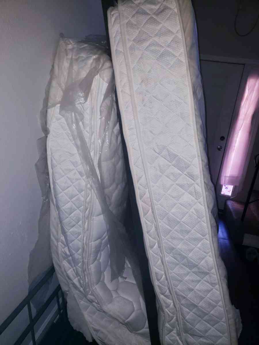 2 pillow Top king size mattresses - Macon, Georgia