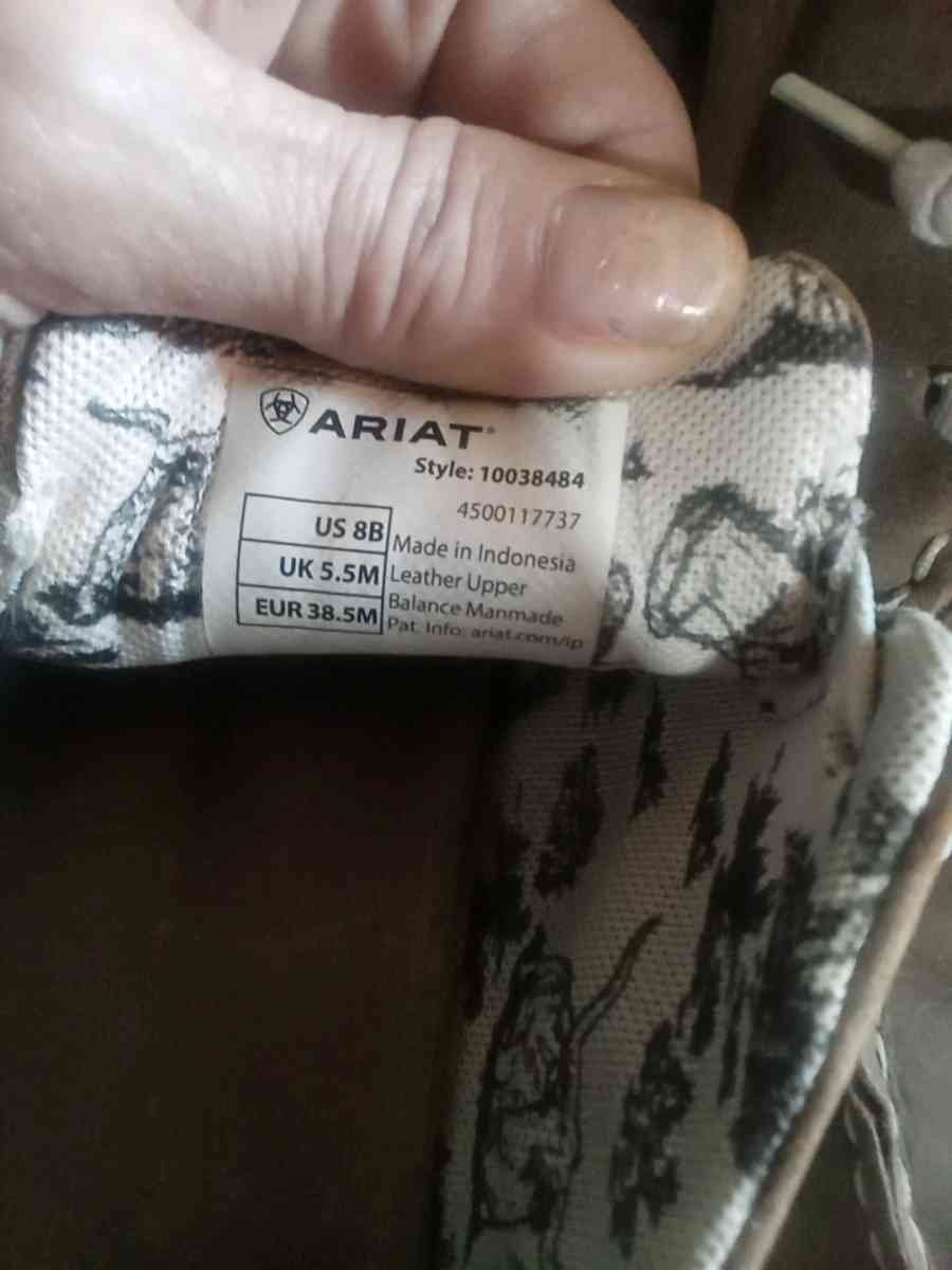 Ariat womens shoes size 8 - Wagoner, Oklahoma - FleaMarketBay