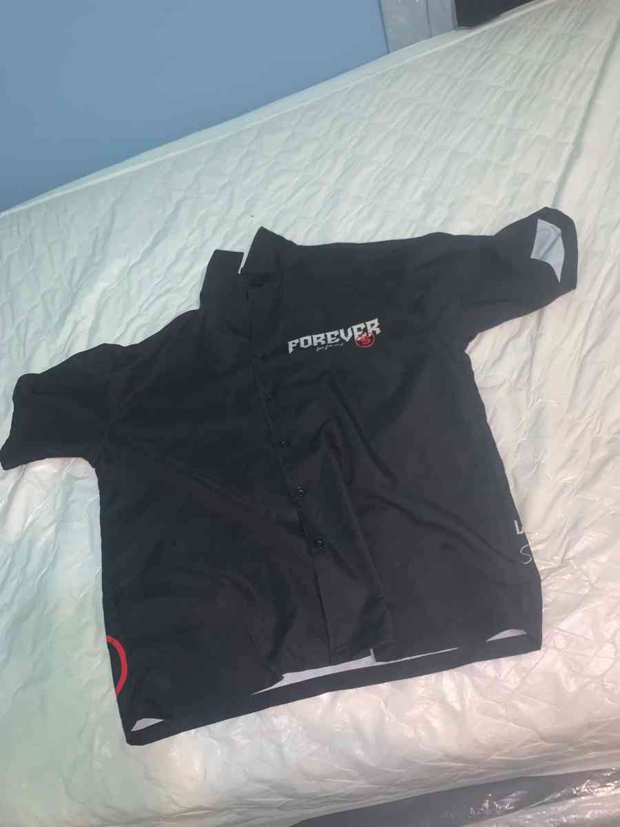 Forever designer button down graphic tee - Tampa, Florida - FleaMarketBay