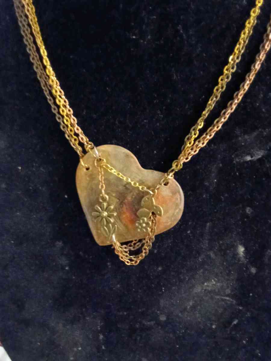 multiple change on a heart with flowers - Lufkin, Texas - FleaMarketBay