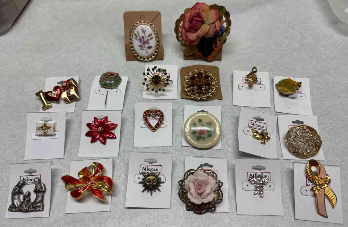pins and brooches - Demotte, Indiana
