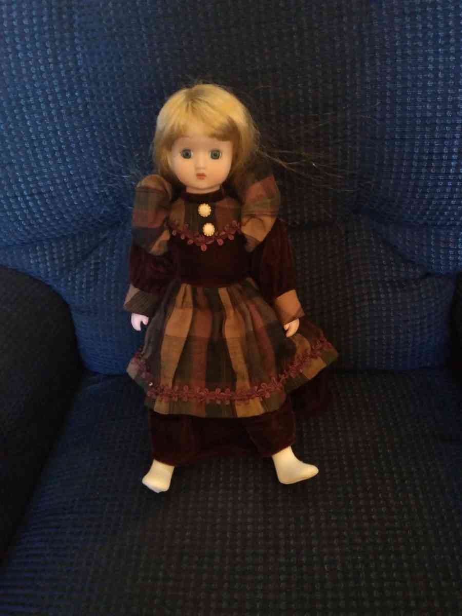 Four Beautiful Antique Dolls - Roanoke, Virginia - FleaMarketBay