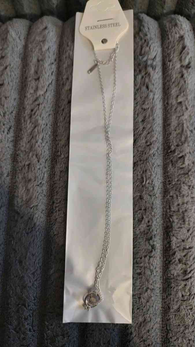 necklaces   10 dollars each - Scranton, Pennsylvania - FleaMarketBay