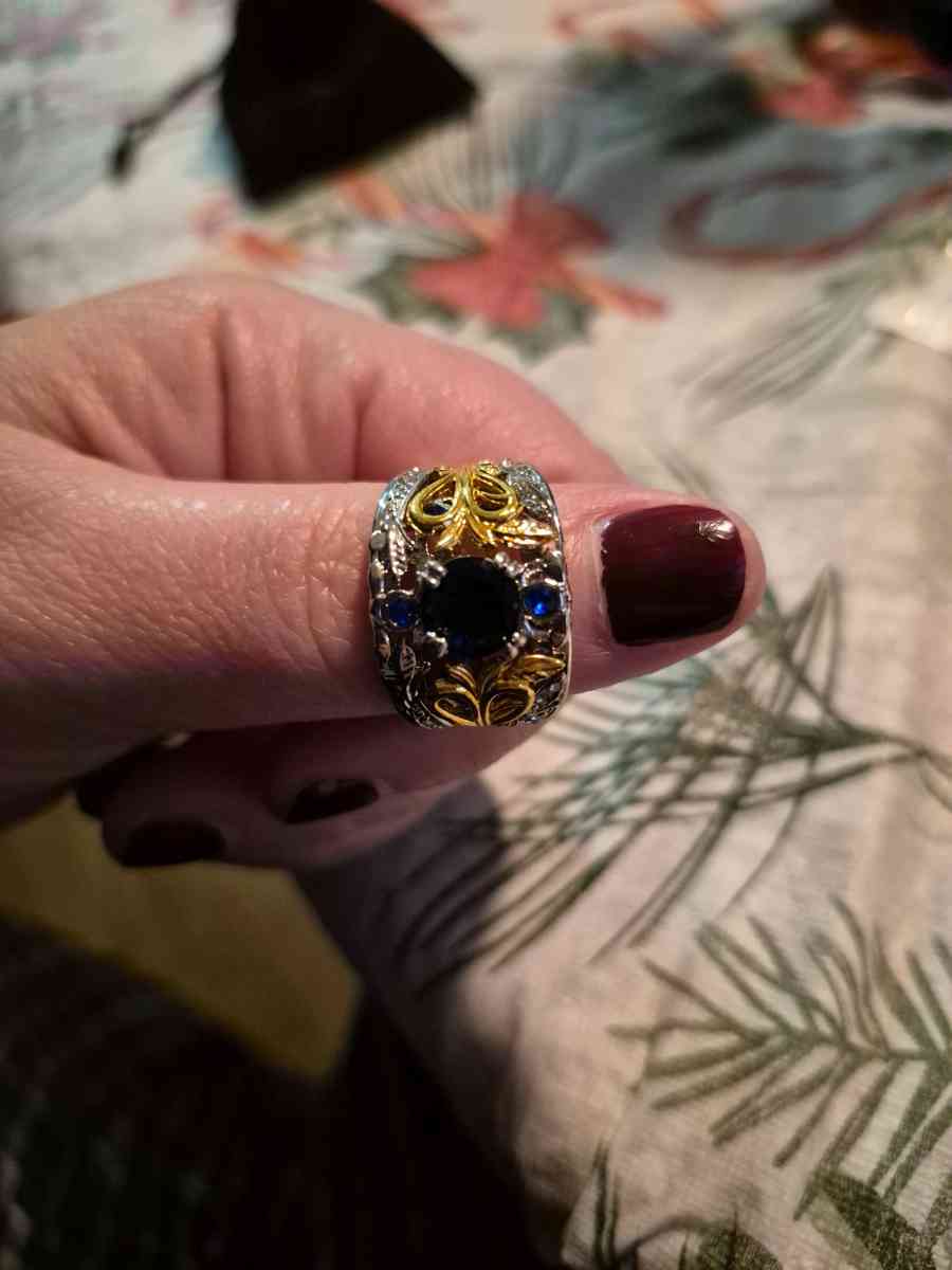 NEW 2tone ring with sapphire size 9 - New Baltimore, Michigan