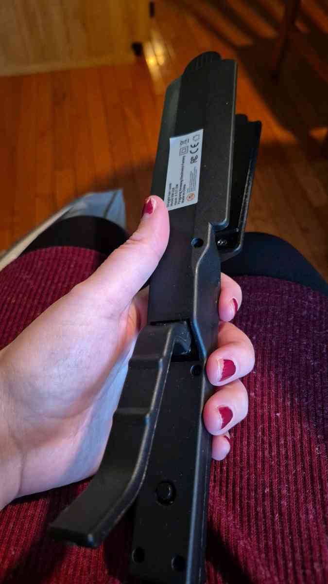 BRAND NEW WITHOUT BOX hair straightener - New Baltimore, Michigan - FleaMarketBay