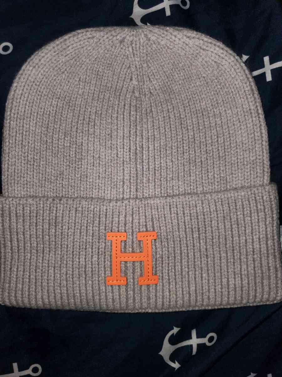Hermes Gray Knit Beanie with Logo Patch - Chester Gap, Virginia