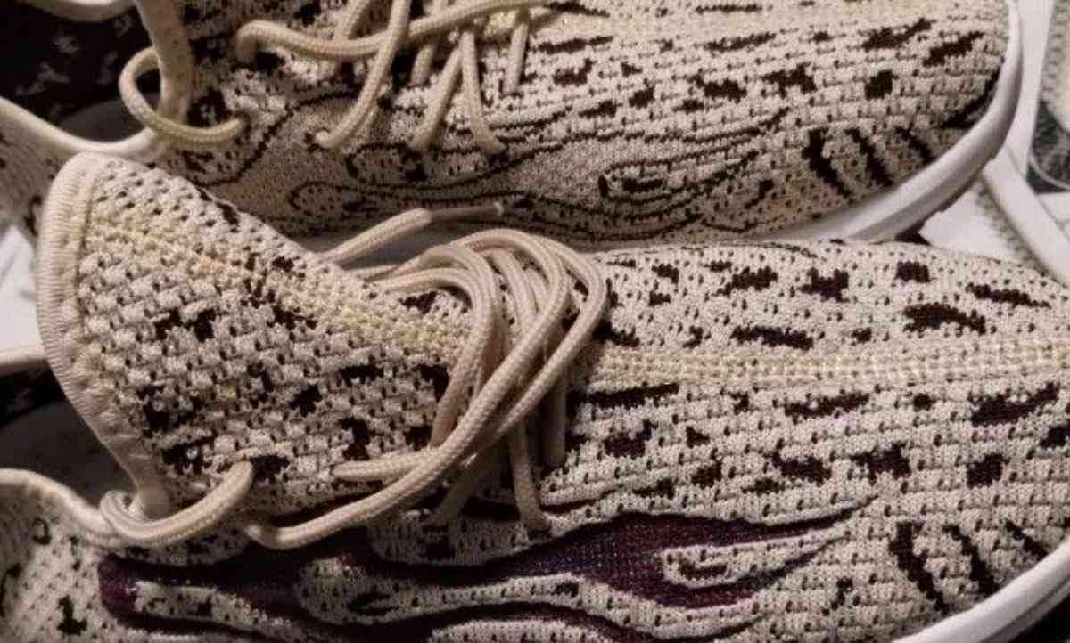 tennis shoes - Washington Navy Yard, District of Columbia - FleaMarketBay