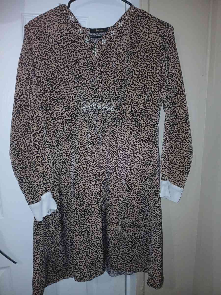 a shirt with leopard print with stones on weast - Brentwood, New York