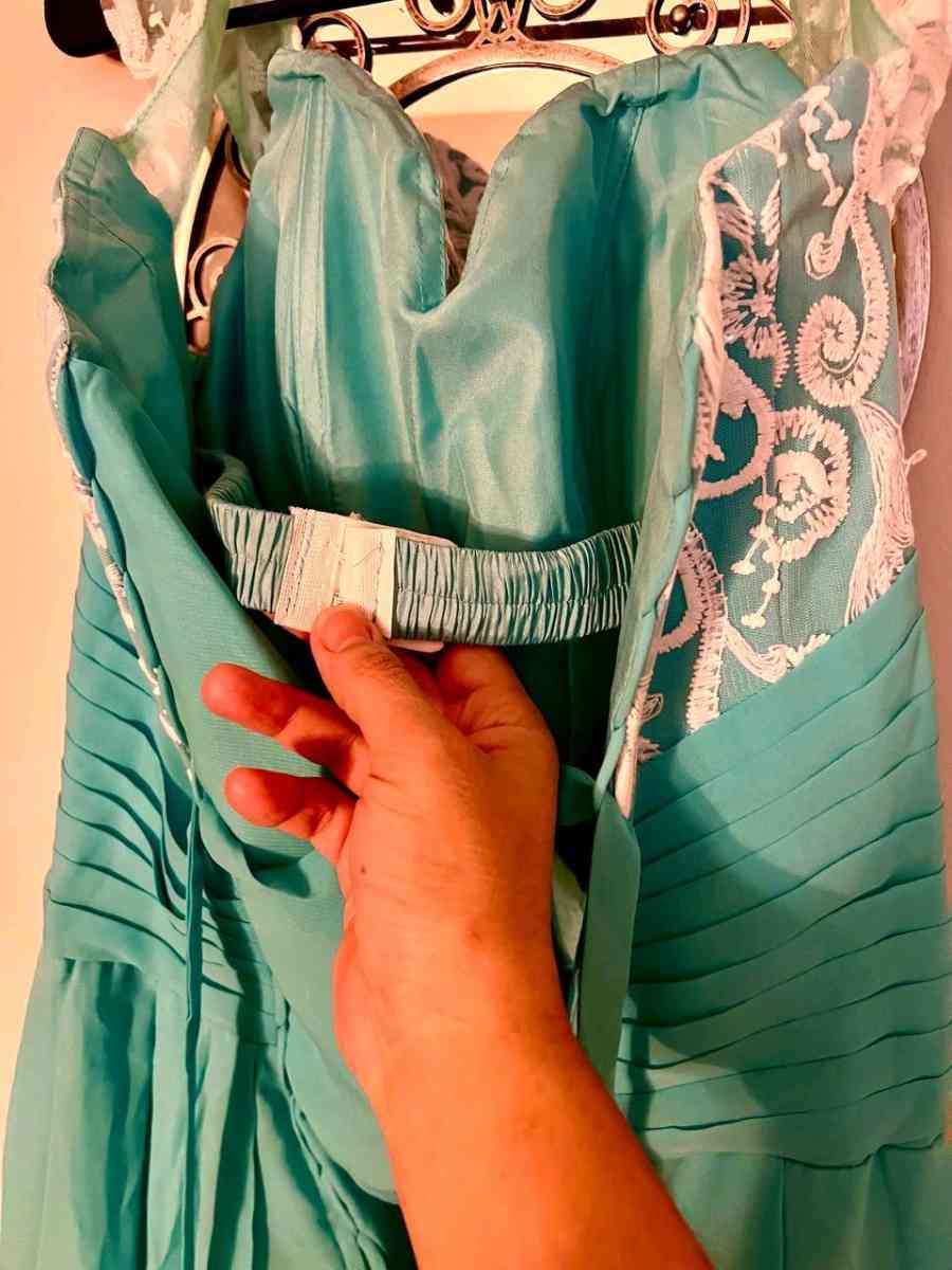 Stunning Tiffany Blue HighLow Gown  Brand New - Columbus, Ohio - FleaMarketBay