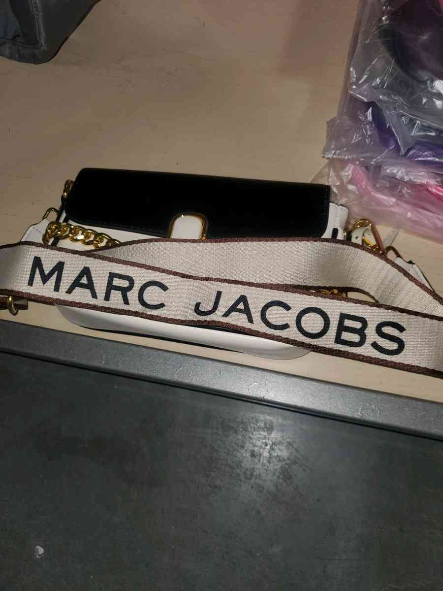 Marc Jacobs Stylish Black and White Crossbody Bag - Chester Gap, Virginia - FleaMarketBay