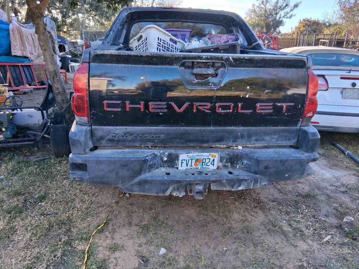 2002 Chevy Avalanche - Dade City, Florida - FleaMarketBay