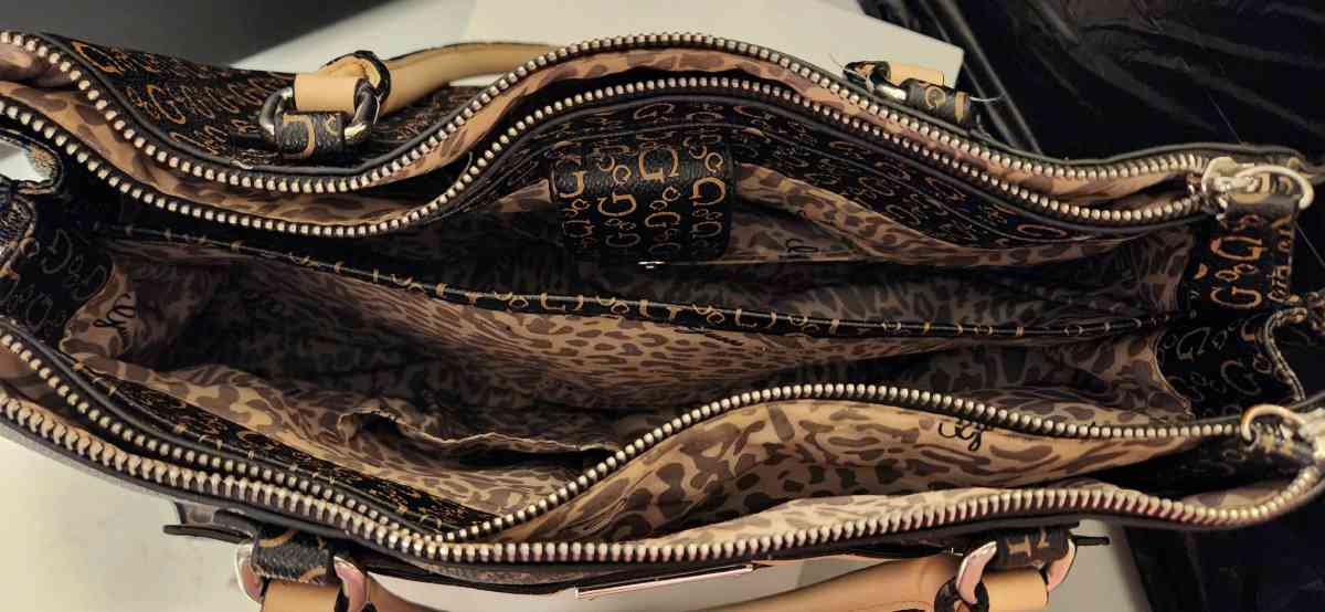 Guess Bag - Shreveport, Louisiana - FleaMarketBay