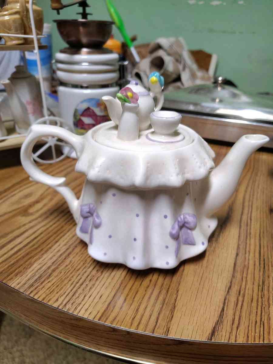 tea time teacart coffee grinder 2 tea pots and a musical jar - Saint Joseph, Missouri - FleaMarketBay